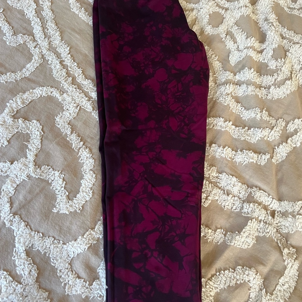 NUX pre-loved majenta and black tie died crop leggings Size medium
